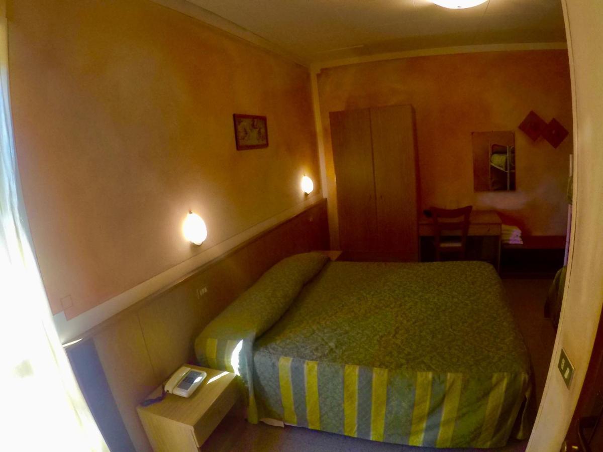 Hotel La Fenice E Sole Tremosine Zimmer foto
